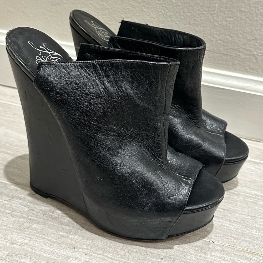 Alejandro Ingelmo Black Platform